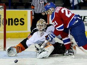 Medicine Tiger Hat Tigers goalie Nick Schneider scrambles in net as Oil Kings forward Tyler Roberts tries to score during first-period action at Rexall Place Tuesday. (Tom Braid, Edmonton Sun)