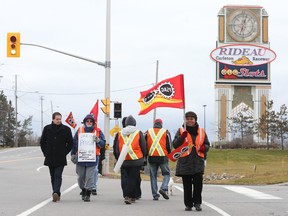 Locked out employees of the Rideau Carleton Raceway were picketing on Albion Road in Ottawa Ontario Wednesday Dec 16, 2015. The Raceway locked them out last night at 10 pm. Tony Caldwell/Ottawa Sun/Postmedia Network