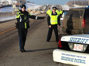 Sheriffs and RCMP conduct a checkstop on Highway 21 and Township road 524 near Edmonton, AB. FILE PHOTO