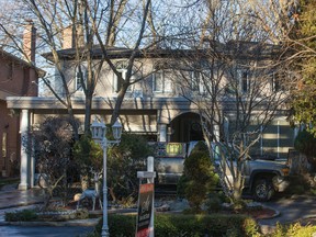 A blaze broke out in this home on Thompson St. in Mississauga on Dec. 24, 2015. (ERNEST DOROSZUK/Toronto Sun)