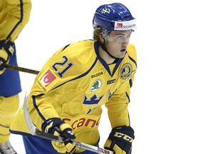 Sweden's William Nylander waits for pass during their ice hockey friendly match prior the 2016 IIHF World Junior U20 Ice Hockey Championships tournament in Helsinki, Finland, Dec. 23, 2015. REUTERS FILE/Heikki Saukkomaa/Lehtikuva