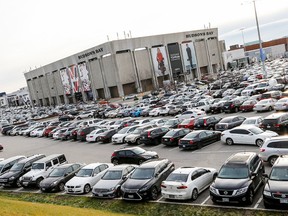 The parking lot at Yorkdale was jammed all day on Dec. 26 and the crowds are expected to continue throughout the week. (Dave Thomas/Toronto Sun)