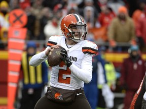 Browns quarterback Johnny Manziel (2) drops back to pass during NFL action against the Chiefs in Kansas City, Mo., on Sunday, Dec. 27, 2015. (John Rieger/USA TODAY Sports)