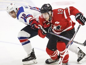 U.S. Colin White and Canada's Brayden Point vie for the puck during their 2016 IIHF World Junior Championship match in Helsinki on Dec. 26, 2015. (REUTERS/Roni Rekomaa/Lehtikuva)