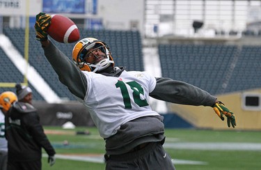 2015 YEAR IN REVIEW � Edmonton Eskimos SB Cory Watson makes a one-handed catch during the team's first Grey Cup practice at Investors Group Field in Winnipeg on Wed., Nov. 25, 2015. Kevin King/Winnipeg Sun/Postmedia Network