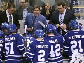 Toronto Maple Leafs head coach Mike Babcock yells instruction to his players during a timeout in a game against the Tampa Bay Lightning at Air Canada Centre in Toronto on Dec. 15, 2015. (Tom Szczerbowski/USA TODAY Sports)