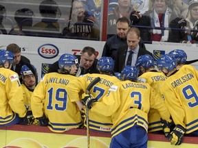 Sweden's head coach Rikard Gronborg (C) gives instructions during time-out in the second period of the 2016 IIHF World Junior Ice Hockey Championship semifinal match between Sweden and Finland in Helsinki, Finland, January 4, 2016. REUTERS/Markku Ulander/Lehtikuva