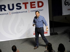 U.S. Republican presidential candidate Ted Cruz takes the stage at campaign stop Dordt College in Sioux Center, Iowa January 5, 2016. REUTERS/Mark Kauzlarich