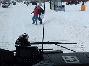 Lynda Frappier/For The Sudbury Star
Greater Sudbury Transit driver Kim Marcotte-Popowich assists a passenger who was struggling through a snowbank to reach the bus stop last week.