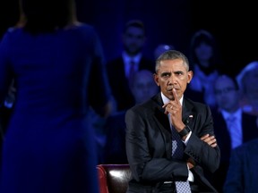 U.S. President Barack Obama listens to remarks from Taya Kyle, widow of U.S. Navy SEAL Chris Kyle, as he participates in a live town hall event on reducing gun violence hosted by CNN’s Anderson Cooper at George Mason University in Fairfax, Virginia January 7, 2016. REUTERS/Kevin Lamarque