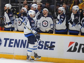 Drew Stafford is congratulated by teammates after a goal Jan. 5, 2016.