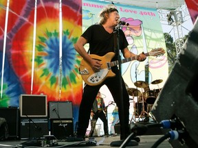 Guitarist Paul Kantner of the band "Jefferson Starship" plays on stage during the "Summer of Love" 40th anniversary concert at Golden Gate Park in San Francisco, California. in this file photo taken September 2, 2007.  Kantner, one of the founders of the group Jefferson Airplane, died on Thursday at the age of 74, according to news reports.  REUTERS/Robert Galbraith/Files