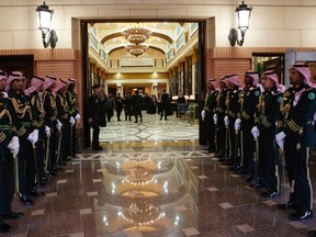 Saudi palace guards stand at the entrance to Erga Palace. (REUTERS/Jim Bourg)
