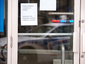 Robbery at the Bank of Montreal on the corner of Dundas St and Wellington St. in London. (DEREK RUTTAN, The London Free Press)