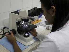 A health technician works on blood samples from patients who could possibly be infected with Zika in Caracas, February 3, 2016. REUTERS/Marco Bello