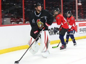 Senators goalie Craig Anderson with the Golbourn girls peewee house league team. (Jean Levac, Postmedia Network)