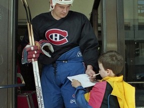 The brain of deceased NHL enforcer Todd Ewen did not show signs of chronic traumatic encephalopathy despite suffering several concussions during the player's career, the Canadian Concussion Centre announced. (Ryan Remiorz/The Canadian Press/Files)