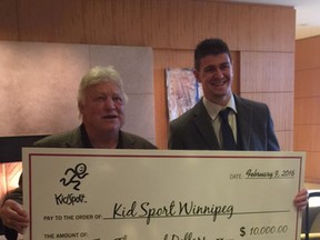Bobby Hull presented a cheque to Winnipeg Jet Mark Scheifele, an ambassador for KidSport in Winnipeg, on Tuesday in St. Louis. (SUPPLIED PHOTO)