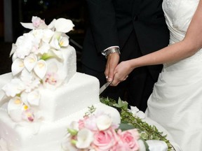 cutting wedding cake