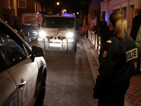 French police cordon the area after an alleged explosive belt was found in Montrouge, near Paris, a week after a series of deadly attacks in the French capital Paris, France, November 23, 2015.  REUTERS/Eric Gaillard