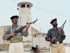 Pakistani policemen guard the central jail in Hyderabad, 160 km (100 miles) from Karachi, in this July 10, 2002 file photo. Pakistan has arrested 97 al-Qaida and Lashkar-e-Jhangvi militants, including three commanders, in the southern port city of Karachi, and foiled a planned attack that would have broken Daniel Pearl's killer out of Hyderabad Central Jail, the military said on Feb. 12, 2016. (REUTERS/Akram Shahid/Files)