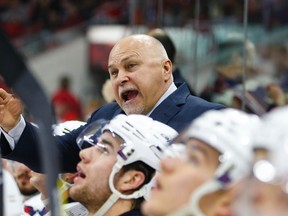 Washington Capitals head coach Barry Trotz talks to his players from behind the bench during the first period against the Carolina Hurricanes at PNC Arena. (James Guillory/USA TODAY Sports)
