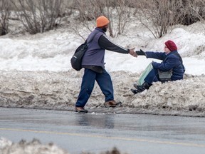 A pedestrian attempts to cross Colonel By Drive in 2014. (Chris Mikula)