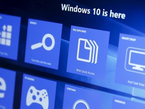 A computer screen shows features of the Windows 10 operating system at the Microsoft store at Roosevelt Field in Garden City, New York in this July 29, 2015, file photo.   REUTERS/Shannon Stapleton/Files