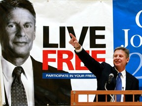 Former New Mexico governor Gary Johnson waves at event announcing he would seek the Libertarian nomination for U.S. president Dec. 28, 2011 in Sante Fe, New Mexico. (REUTERS/Jane Phillips)
