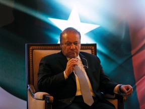 Pakistani Prime Minister Nawaz Sharif looks on during a lecture on Sri Lanka-Pakistan Relations in Colombo, Sri Lanka January 5, 2016. REUTERS/Dinuka Liyanawatte