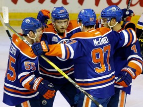 Edmonton Oilers Leon Draisaitl celebrates his goal with teammates on the way to a 6-4 win over the St. Louis Blues at Rexall Place Wednesday. (LARRY WONG)