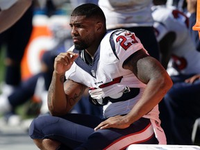 Free agent running back Arian Foster will meet with the Dolphins on Tuesday, March 29, 2016. (Ben Margot/AP Photo/Files)