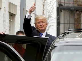 U.S. Republican presidential candidate Donald Trump waves to onlookers and reporters as he departs through a back door after meetings at Republican National Committee (RNC) headquarters in Washington March 31, 2016. REUTERS/Jonathan Ernst