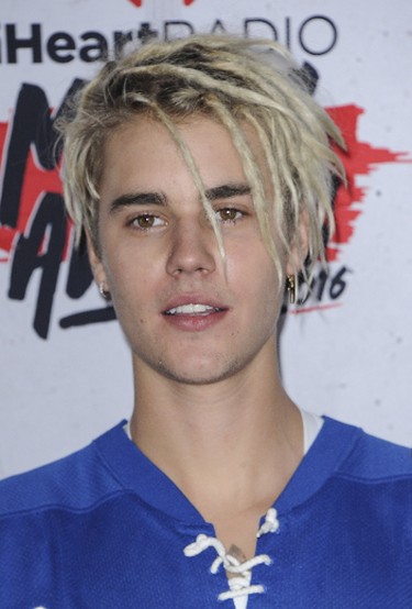 Justin Bieber shows off his new dreadlocks at the iHeartRadio Music Awards in Los Angeles, California. (Apega/WENN.COM)
