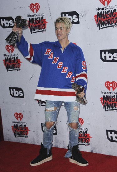 Justin Bieber shows off his new dreadlocks at the iHeartRadio Music Awards in Los Angeles, California. (Apega/WENN.COM)