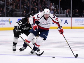 Washington Capitals right wing Justin Williams is pursued by Los Angeles Kings left wing Kyle Clifford during an NHL game at Staples Center. (Kirby Lee/USA TODAY Sports)