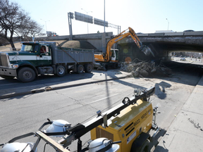 rews clean up a concrete edge which was removed off the Queensway overpass at Elgin Street in Ottawa Thursday April 14, 2016.  Elgin Street under the 417 overpass continues to be closed Thursday. Tony Caldwell/Postmedia