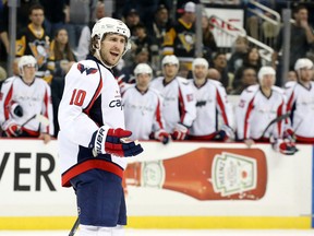 Washington Capitals centre Mike Richards reacts against the Pittsburgh Penguins at the CONSOL Energy Center. (Charles LeClaire/USA TODAY Sports)