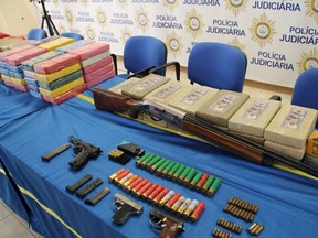 Packs of cocaine and guns are seen at the judicial police headquarters in Praia, Cape Verde, April 18, 2016. (REUTERS/Julio Rodrigues)