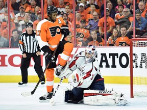 Washington Capitals goalie Braden Holtby makes a save as Philadelphia Flyers right wing Wayne Simmonds screens him  during the second period in game three of the first round of the 2016 Stanley Cup Playoffs at Wells Fargo Center. (Eric Hartline/USA TODAY Sports)