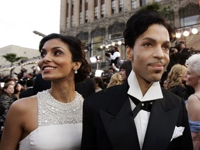 Singer Prince arrives with his Toronto native wife Manuela Testolini for the 77th Academy Awards in this Sunday, Feb. 27, 2005 file photo, in Los Angeles. (THE CANADIAN PRESS/AP/Kevork Djansezian)