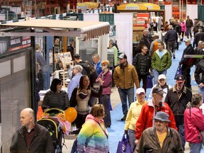 Crowds wander the Home & Cottage Expo at the Harry Lumley Bayshore Community Centre at the 2016 show. (James Masters The Sun Times)