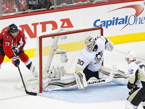 Capitals right wing T.J. Oshie (left) scores the game-winning goal on Penguins goalie Matt Murray in overtime in Game 1 of the second round NHL playoff series at Verizon Center in Washington, DC, on Thursday, April 28, 2016. (Geoff Burke/USA TODAY Sports)
