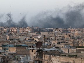 Smoke rises after airstrikes on the rebel-held al-Sakhour neighbourhood of Aleppo, Syria April 29, 2016. REUTERS/Abdalrhman Ismail