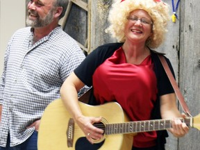 Kenny Rogers and Dolly Parton (played by Frank and Heather Louwagie) serenading to “Islands in the Stream”. SUBMITTED