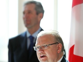 Manitoba health minister Kelvin Goertzen while Premier Brian Pallister looks on. (Brian Donogh/Winnipeg Sun/Postmedia Network file)