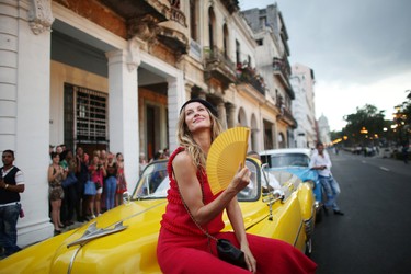 Brazilian top model Gisele Bundchen poses before a fashion show by German designer Karl Lagerfeld as part of his latest inter-seasonal Cruise collection for fashion house Chanel at the Paseo del Prado street in Havana, Cuba, May 3, 2016. REUTERS/Alexandre Meneghini
