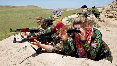 raqi Kurdish female fighter Haseba Nauzad (2nd R), 24, and Yazidi female fighter Asema Dahir (3rd R), 21, aim their weapon during a deployment near the frontline of the fight against Islamic State militants in Nawaran near Mosul, Iraq, April 20, 2016. REUTERS/Ahmed Jadallah