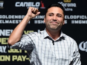 Former boxer Oscar De La Hoya is introduced at the official weigh-in for the fight between Canelo Alvarez and Erislandy Lara at the MGM Grand Garden Arena on July 11, 2014 in Las Vegas. (Ethan Miller/Getty Images/AFP)