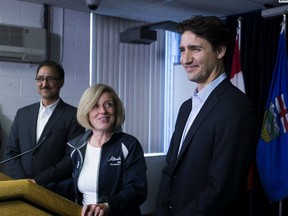 Premier Rachel Notley (C) with Prime Minister Justin Trudeau (R) and  MP Amarjeet Sohi (l) watch on May, 13, 2016, in Edmonton.  (Greg Southam photo)